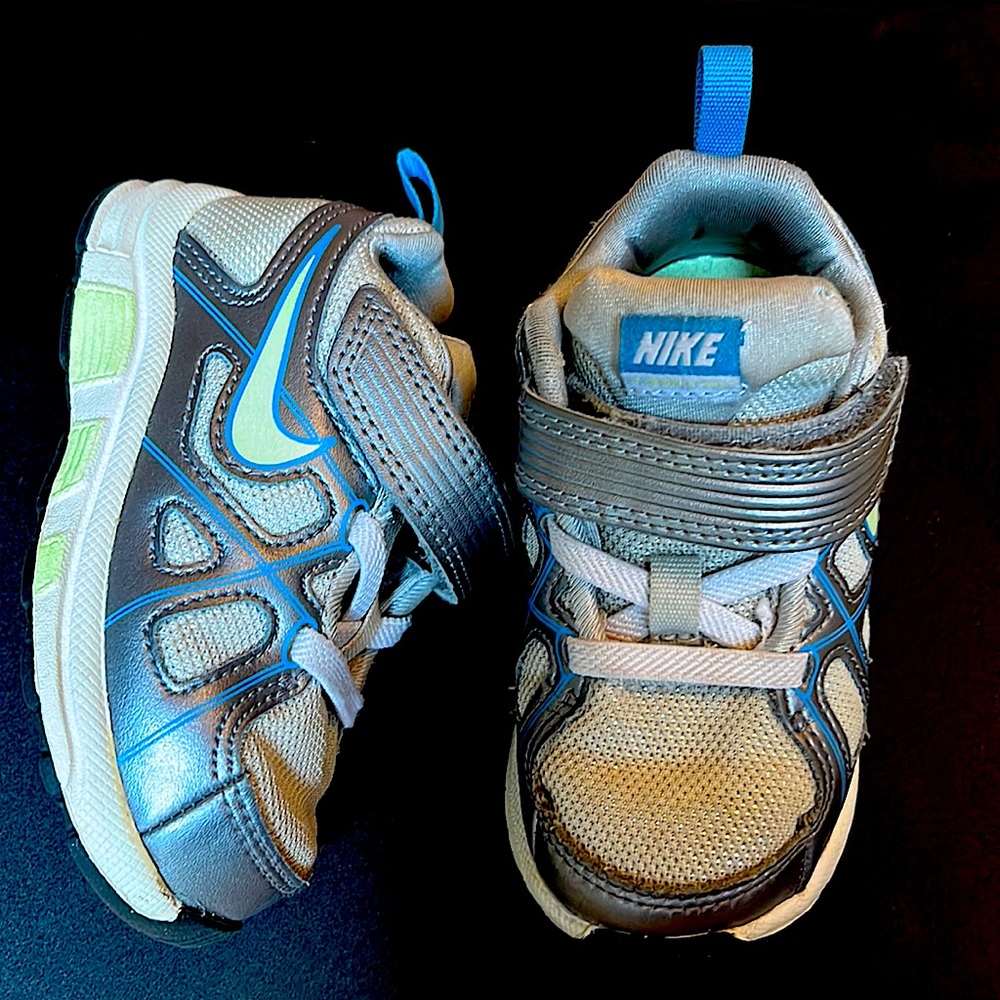 🖤Nike youth sneakers Nike toddler T-Run 3 Sz 5.5C🖤